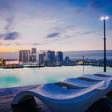 Hotel Serviced Condo Unique Infinity Pool With Mekong River View Phnom Penh Exterior foto